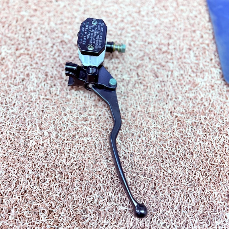 پمپ ترمز موتور سیکلت هندا روی فرمان